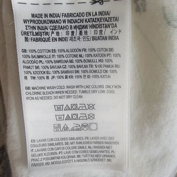 Vans Men's Short Sleeved T-Shirt with Asian Inspired Print. Size XL - Picture 3 of 10